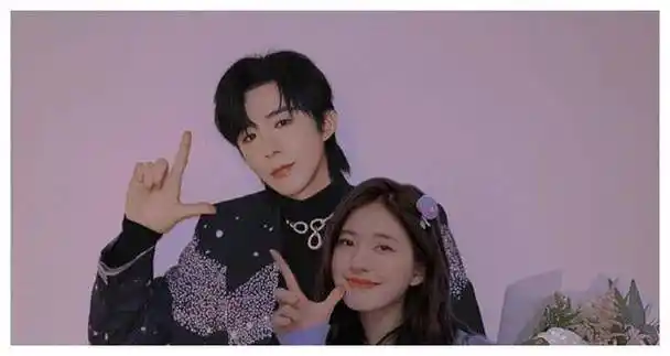 赵露思刘宇宁深夜聚会在酒吧玩到早上4点赵露思发福成大饼脸