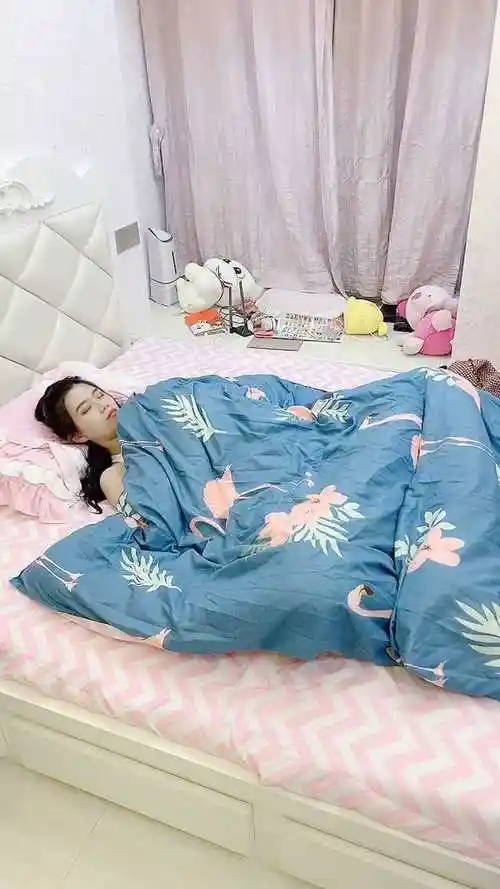 给你们看看我老婆的妹妹是怎么睡觉的