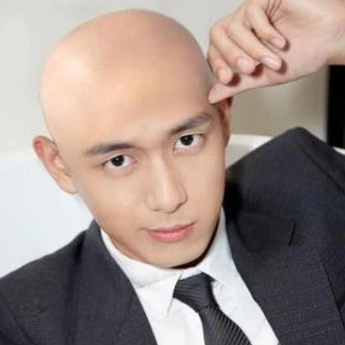 男星剃光头之后李现痞气沧桑肖战清秀看到王一博韩国欧巴