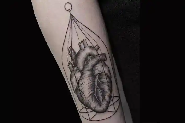 心脏纹身的寓意含义:精选19款超酷的心脏纹身图案