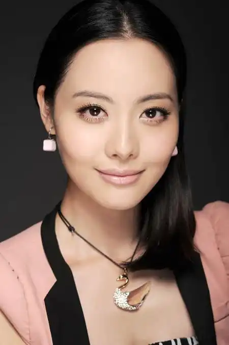 原雨个人照由人艺青年演员原雨出演的经典话剧《推销员之死》最后一场