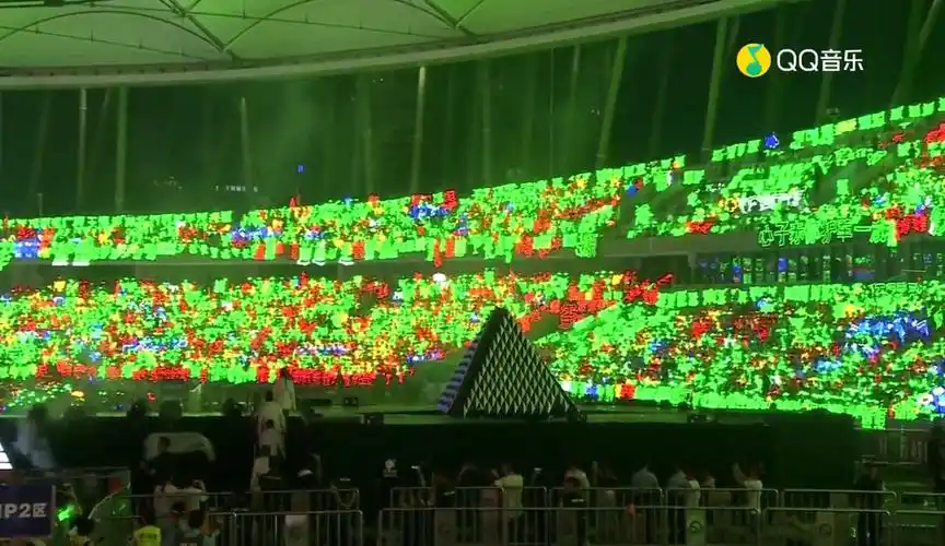 tfboys六周年王源蒙眼黑网纱造型太惊艳 小汤圆绿海霸气应援