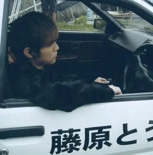 新影即将上映,周杰伦把情怀神车ae86送给王俊凯!网友直呼羡慕