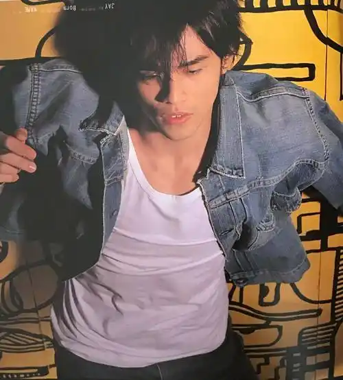 周杰伦美照自取!