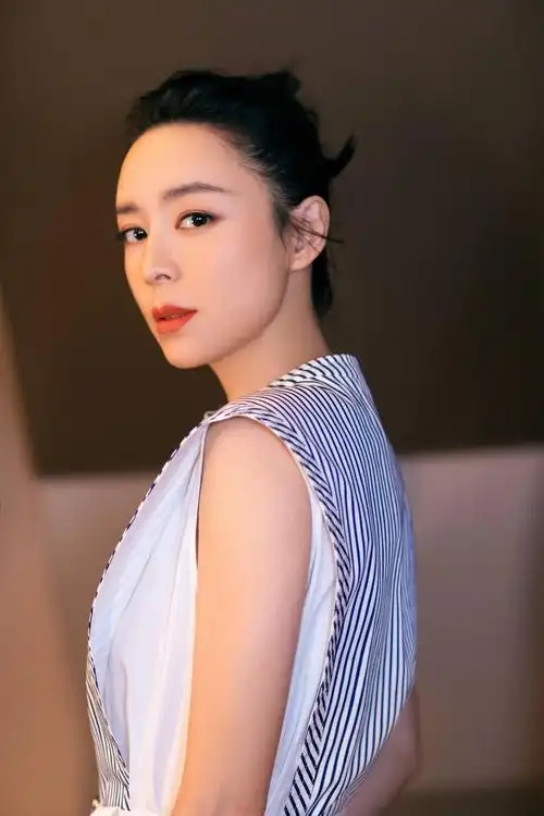 张静初出席《在一起》开播晚会 分享创作故事致敬抗疫英雄