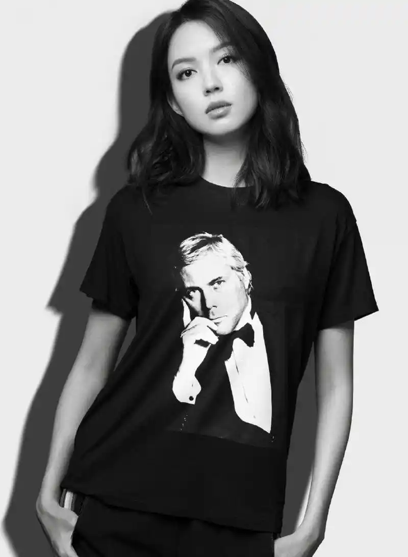 张梓琳全黑look时尚有随性,没有色彩也可以很迷人~#动态贡献者奖励