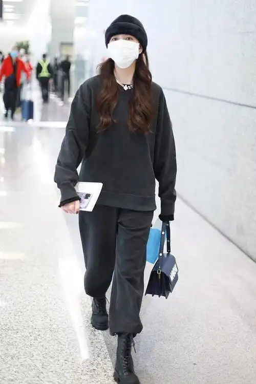 2020年10月18日,上海,宋妍霏机场街拍.