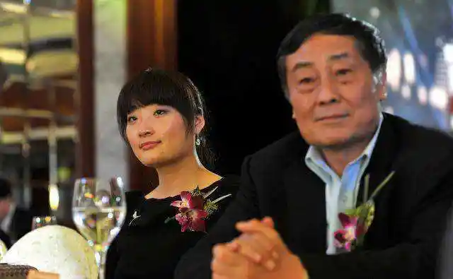 身价百亿的7位单身女富豪,个个让人心动,有人40岁还没谈过恋爱_李颖