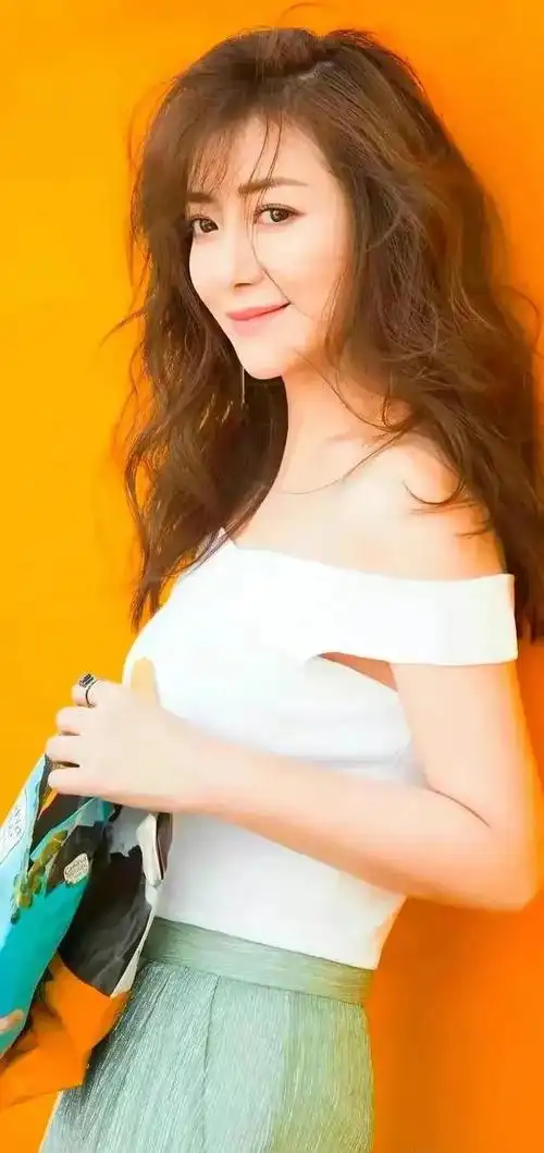 精致优雅性感妩媚身姿曼妙的陈紫函楚楚动人的写真照