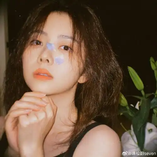 谭松韵第一次发十二宫格