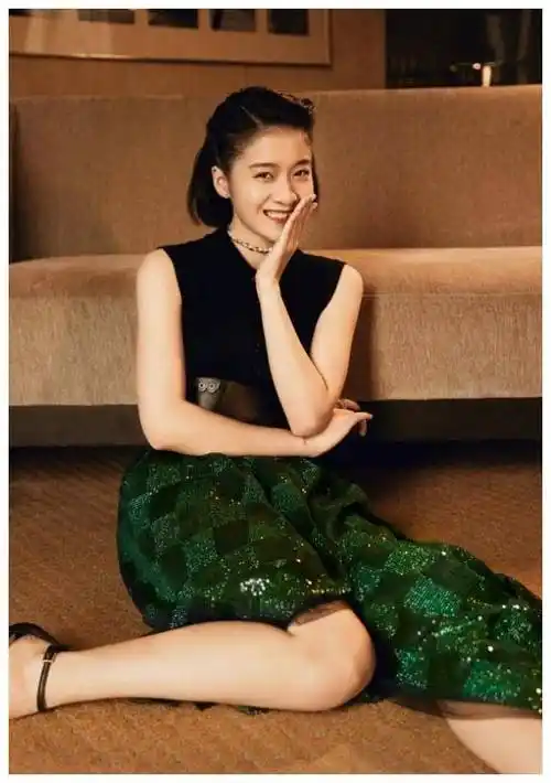 张雪迎这身材厉害了,15cm皮带拴腰上,细腰我们羡慕不来_姐姐_高跟鞋