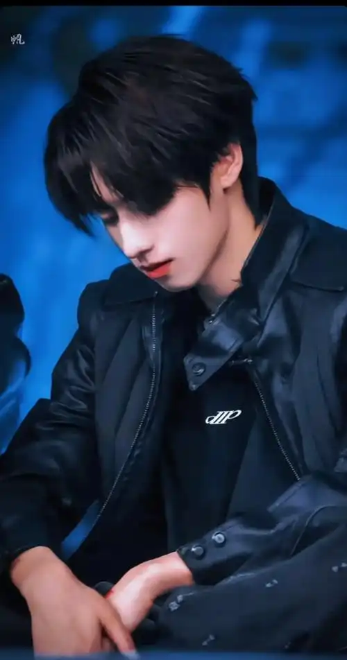 朱志鑫 请一直帅下去吧!#小说男主脸  #朱志鑫黑色皮衣  - 抖音