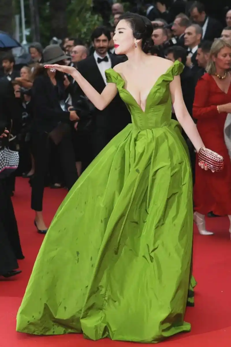 戛纳电影节,张雨绮的造型太好看了