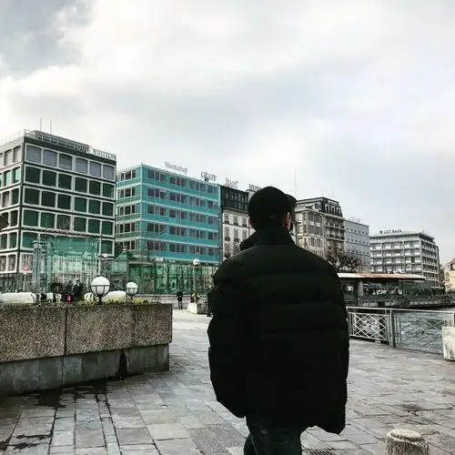 杨洋cr@杨洋资讯站假装男友背影照系列