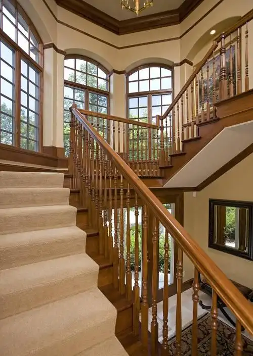 豪华欧式木楼梯扶手装修效果图