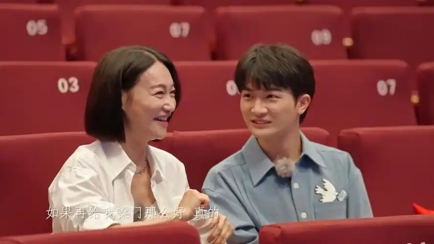 集有周深#红姐和深深的"双向奔赴",整个团队都超爱你vs全家都很喜欢你