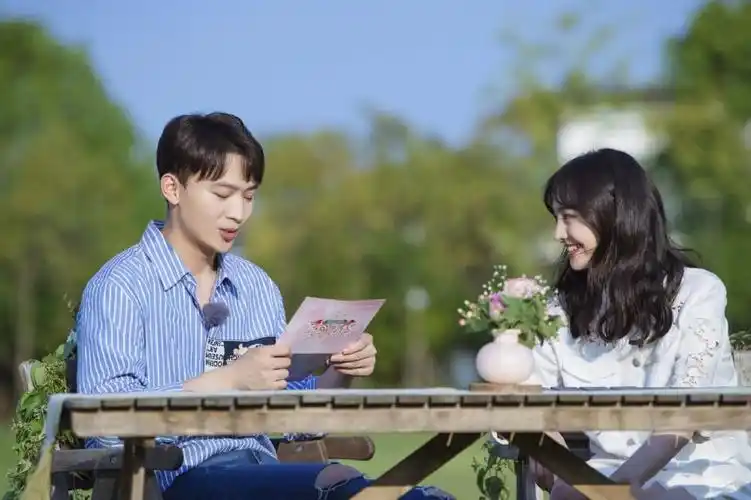 美女郑爽为张恒准备惊喜,烫卷发秀美腿太甜,乘热气球演绎浪漫大结局