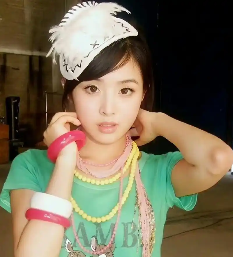 当年有被张含韵甜到