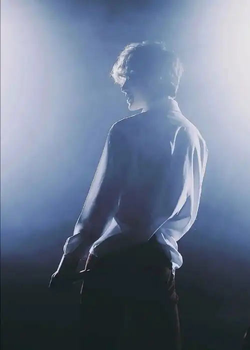 蔡徐坤光影追逐大片##蔡徐坤背影杀