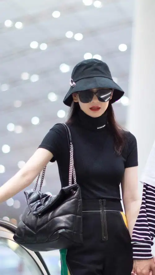 戚薇 机场街拍七