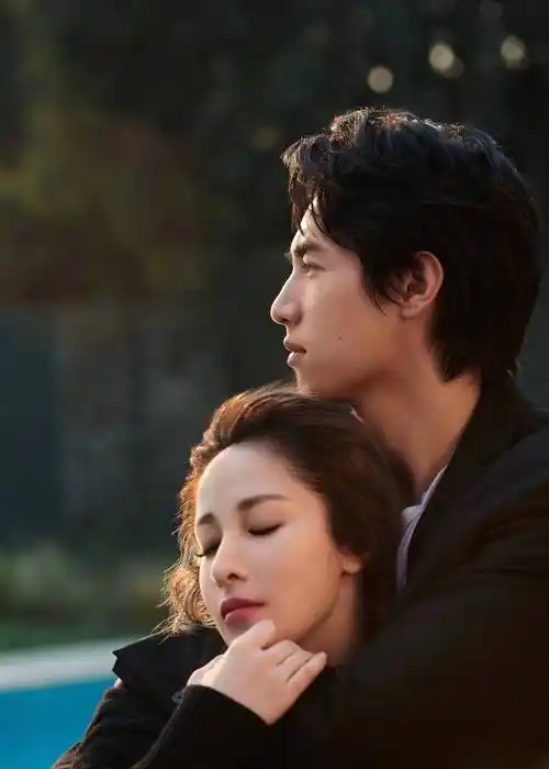 萧亚轩与小16岁男友登热搜,情人节大片现老态 网友表示太丑了_照片