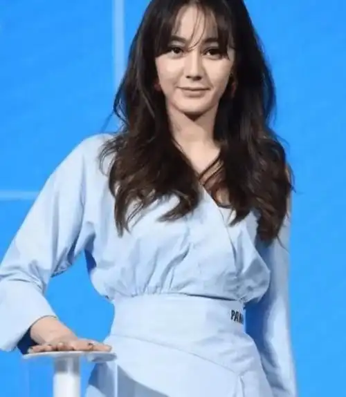 有种"衰老"叫无滤镜的迪丽热巴,网友:差别太大了!