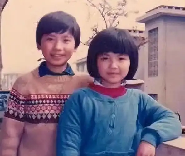 相比其它孩子小时候的幸福美满,刘涛的童年要辛苦得多.