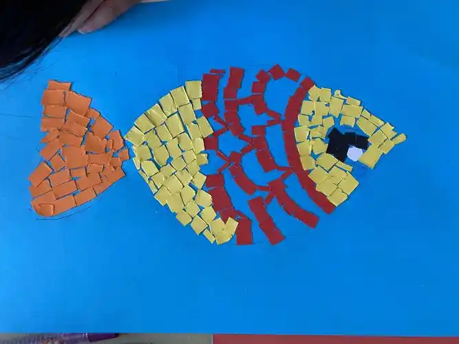 其它 创意拼贴画 写美篇本节课学生使用了综合材料进行创作,学生巧用