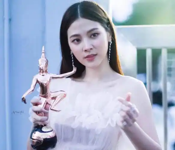 她肤白貌美大长腿太惊艳_维瑟派布恩_电影_爱情