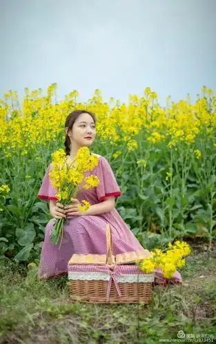 女人如花花如梦,做一朵凡花,笑迎春风,淡然安静,以不同凡响的姿态