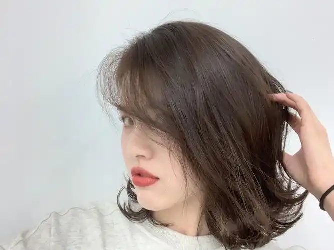 去染发吧超级适合冬天的栗子色