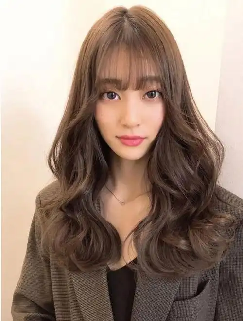 国字脸女士发型别乱整,试试这几种烫发,好看时尚显气质