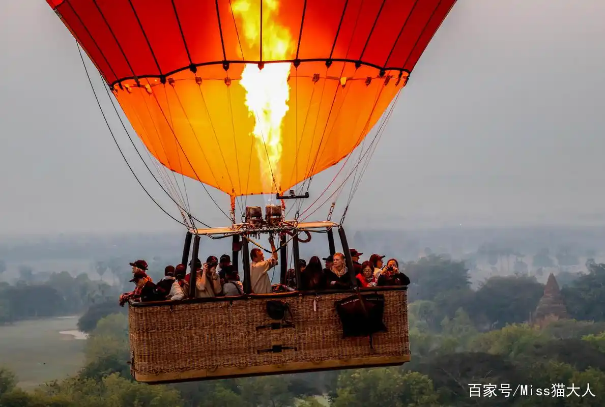 亚洲最美的热气球飞点,每年只开放四个月,游客只能掐着时间体验