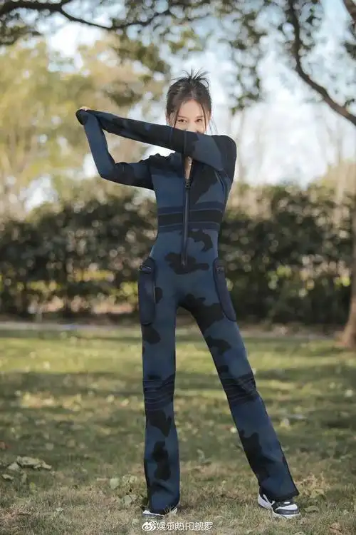 怦然再心动里的王子文太美了造型穿搭又甜又酷太招人喜欢