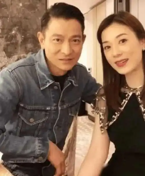 遮羞布彻底盖不住了刘德华赖文慧联系曝光除了结婚证啥都给了