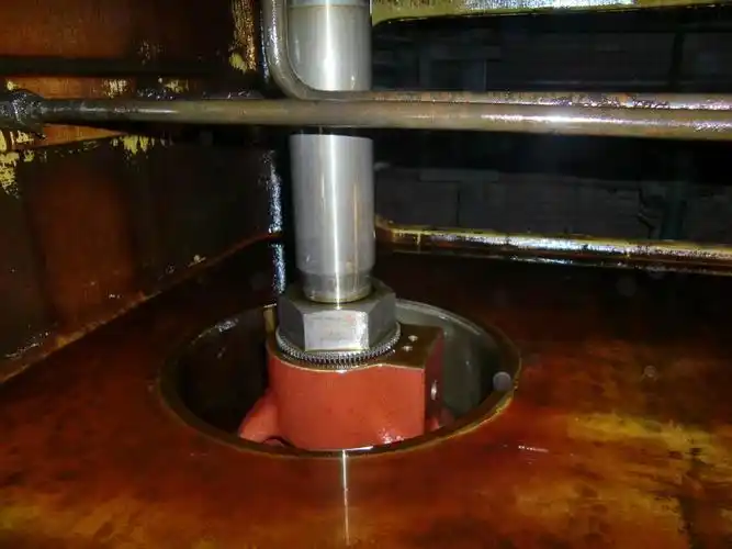 "sulzer"无润滑迷宫式活塞压缩机检修图片