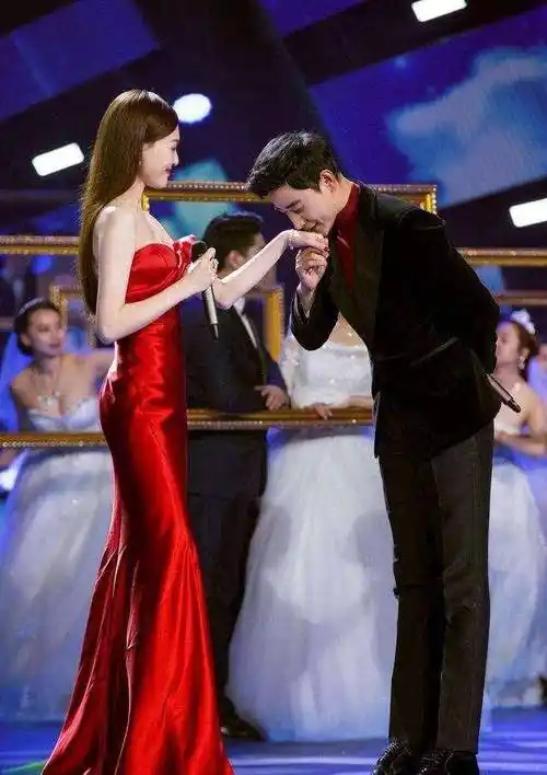 长腿白美修长养眼,身材姣好背影迷人_罗晋_事业_婚姻