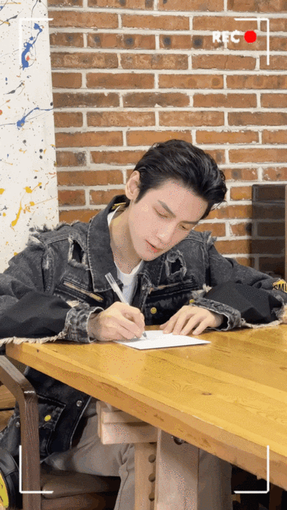 罗云熙超a大背头