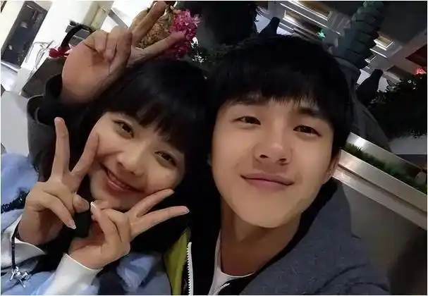 谭松韵成过去式周冬雨接棒恋情网友这恋爱是非谈不可吗