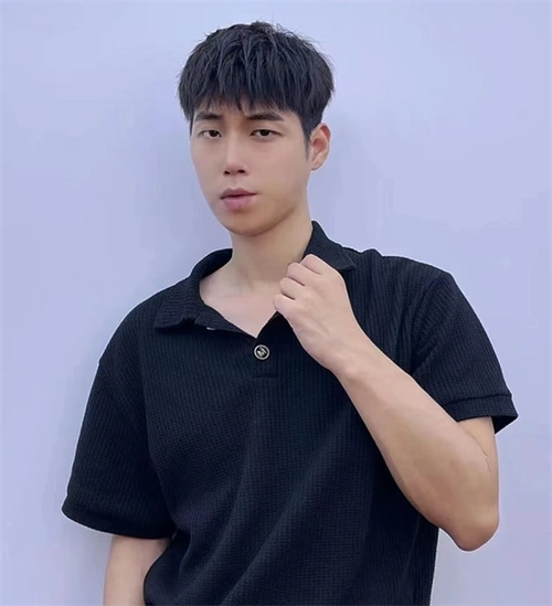 韩式碎盖头发型 帅气少年感十足_韩式男发 - 美发站