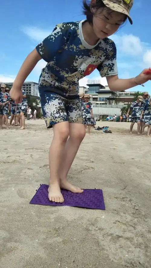 扬子小记者海滨之约夏令营大海我们来啦小小雏鹰带你嗨起来