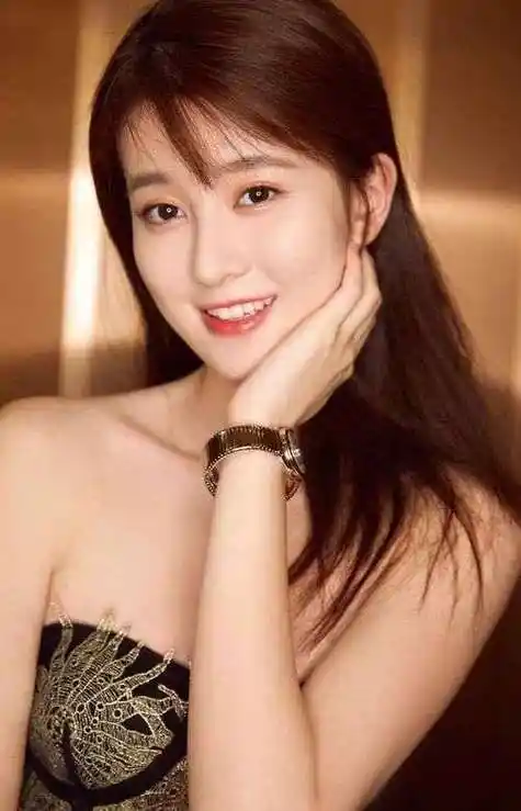 扁头适合什么发型,头扁的女生适合什么发型(头大脸大的女人别再踩雷了