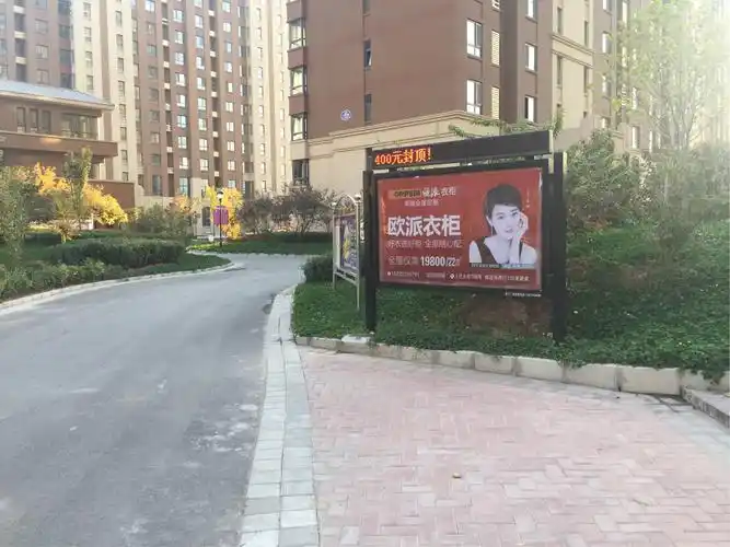 新都汇正门口灯箱