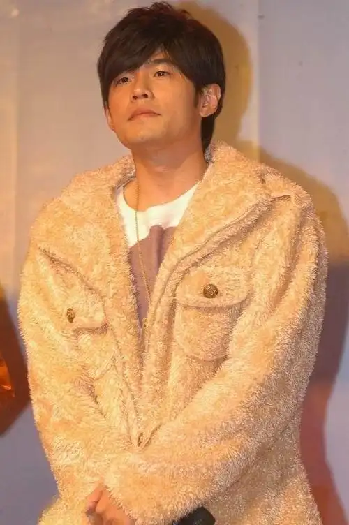 2007年3月11日,周杰伦在上海市东方明珠广场举行参加电影《灌篮》开机