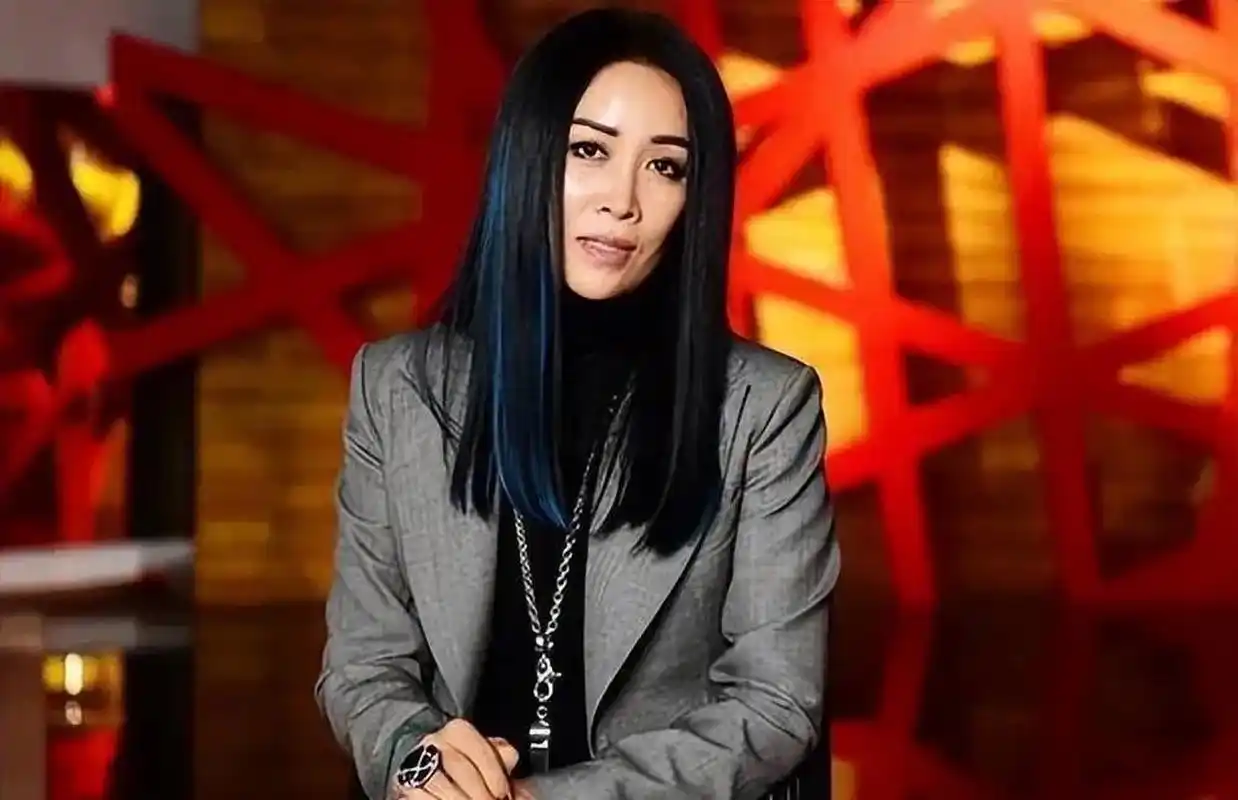 "而那英的好友杨坤有一次接受采访这么说:"田震是谁?