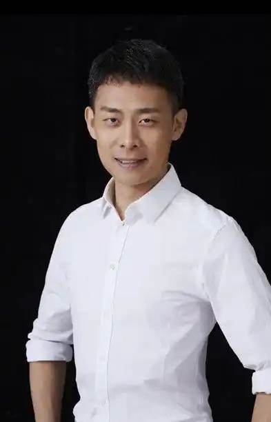 视频| 青春不一样!听老兵张译唱响2018年军队征兵主题曲