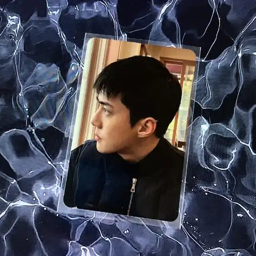 吴世勋最不会小卡自拍的爱豆