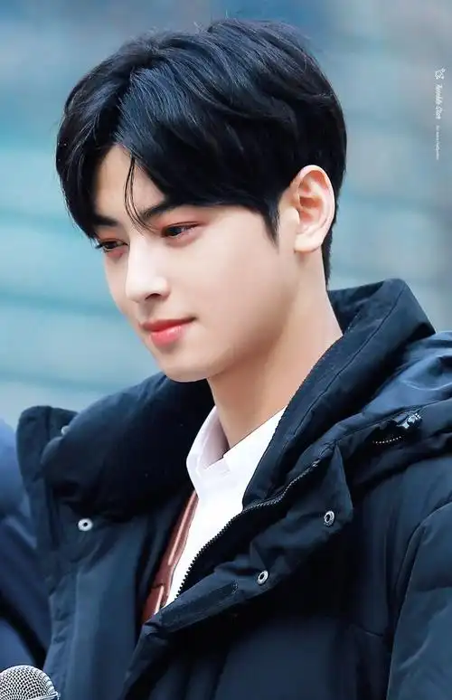 车银优让你无法移开视线的他出道初期之嫩照