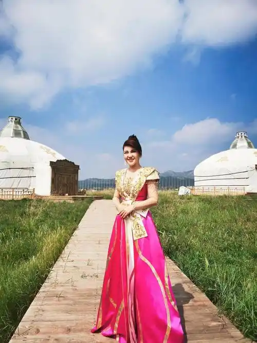 乌兰图雅献歌第二届敕勒川草原文化节暨第二十三届呼和浩特昭君文化节