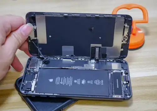 苹果又想赚我钱我天真换个电池iphone8p再战2年